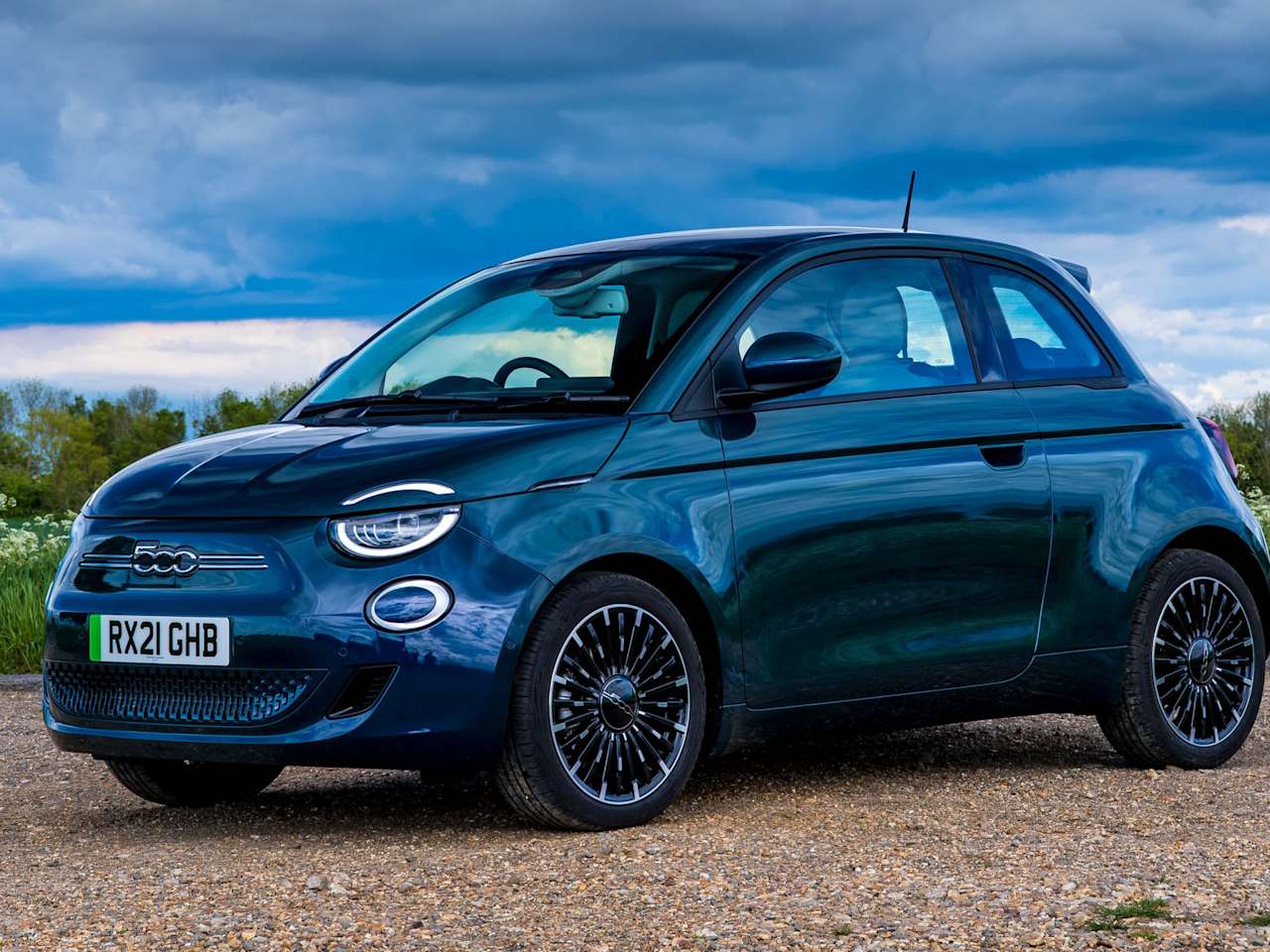New Fiat 500 retains title at What Car? 2022 Electric Car Awards