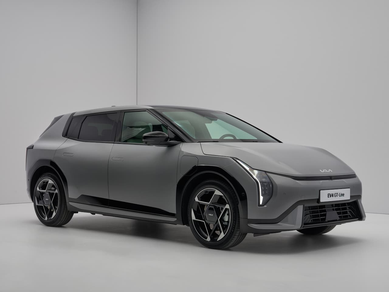 KIA EV4: UK PRICING AND SPECIFICATIONS ANNOUNCED