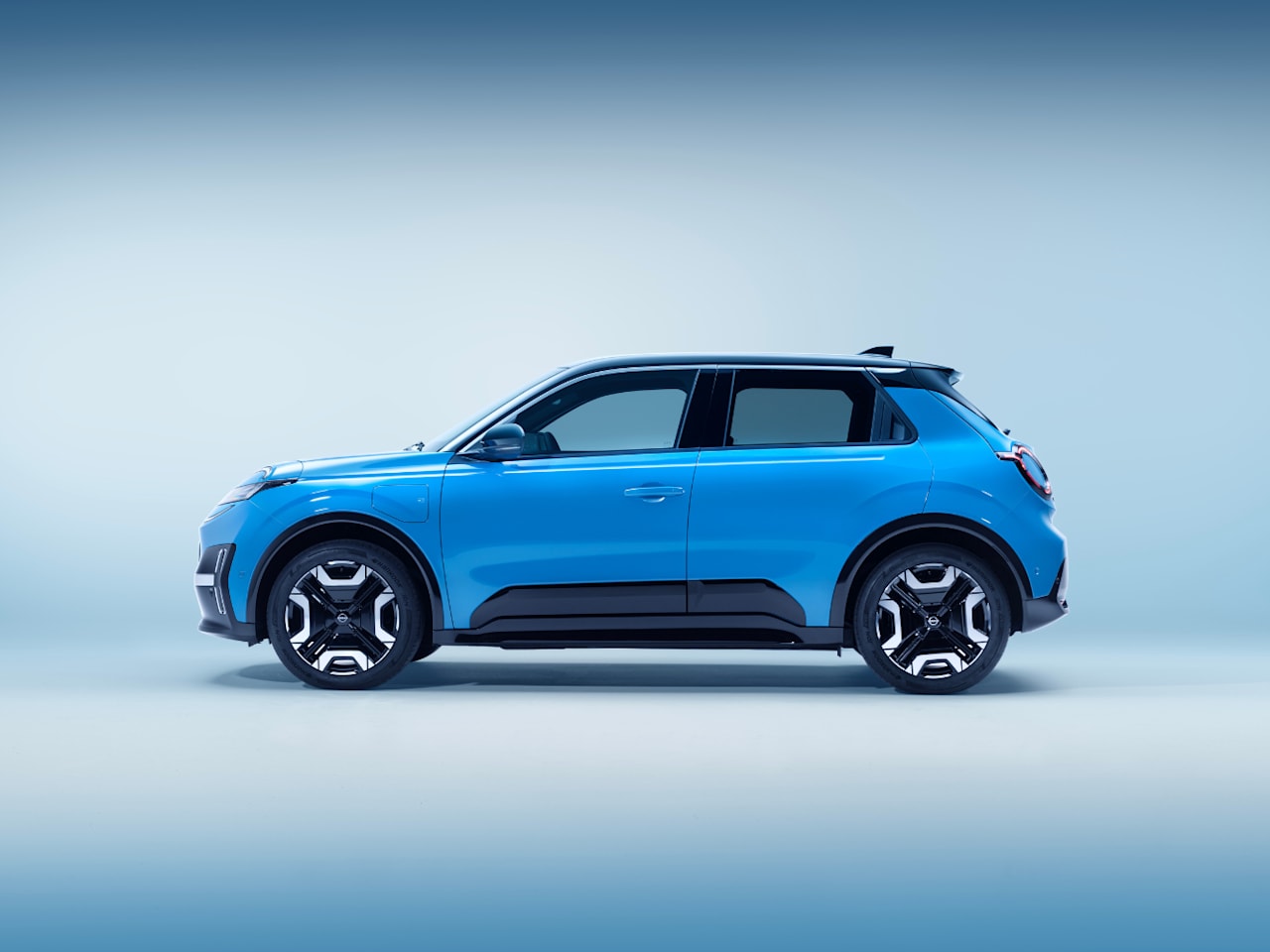 Nissan MICRA goes from ‘grandma supermini’ to fully electric fun hatch