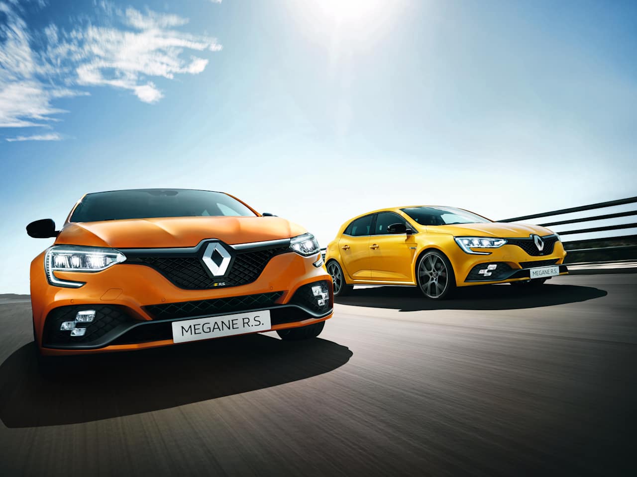 THE NEW RENAULT MÉGANE R.S. 300 AND R.S. TROPHY NOW AVAILABLE TO ORDER IN THE UK