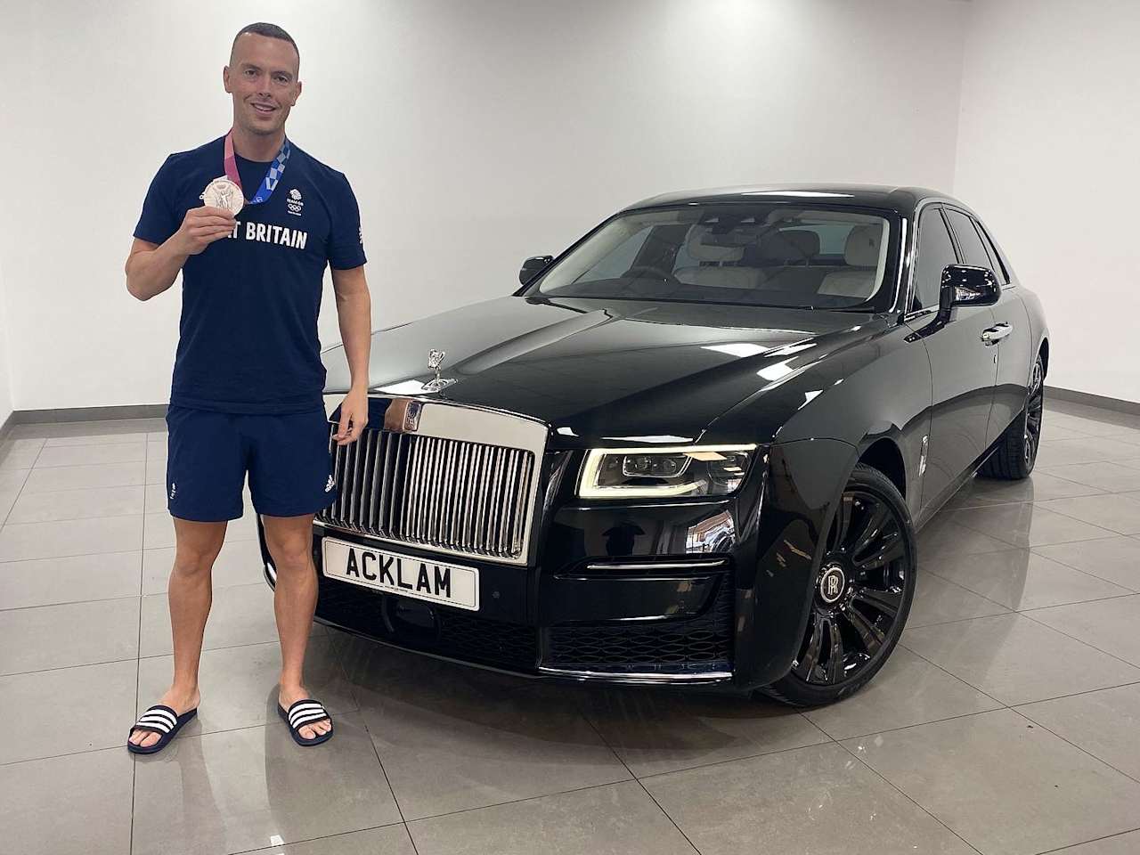Tokyo 2020 Silver Olympic Medallist Richard Kilty visits Acklam Car Centre