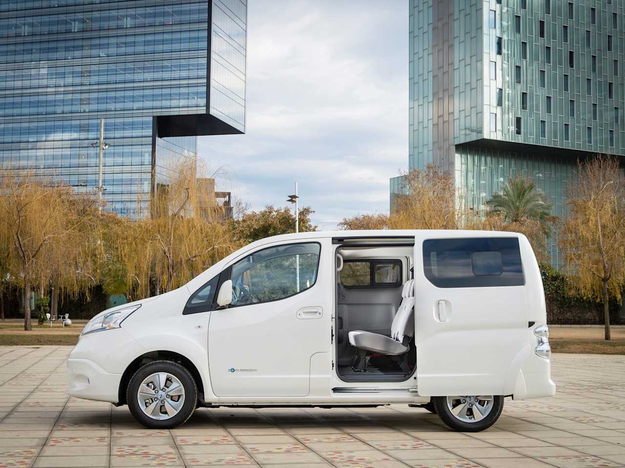 NISSAN WORLD PREMIERE OF NEW LONGER RANGE e-NV200 VAN 