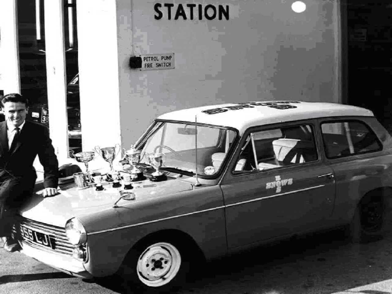 Tributes paid to motor retailer pioneer Geoff Snow