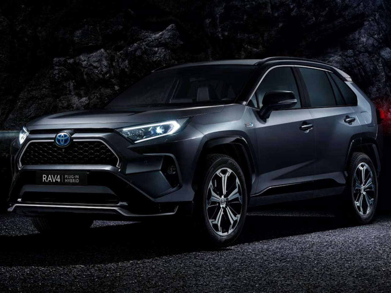 TOYOTA REVEALS THE NEW RAV4 PLUG-IN HYBRID