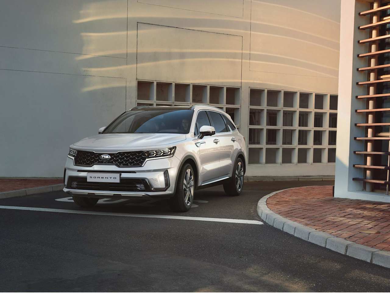 Kia reveals first images of next-generation Sorento 