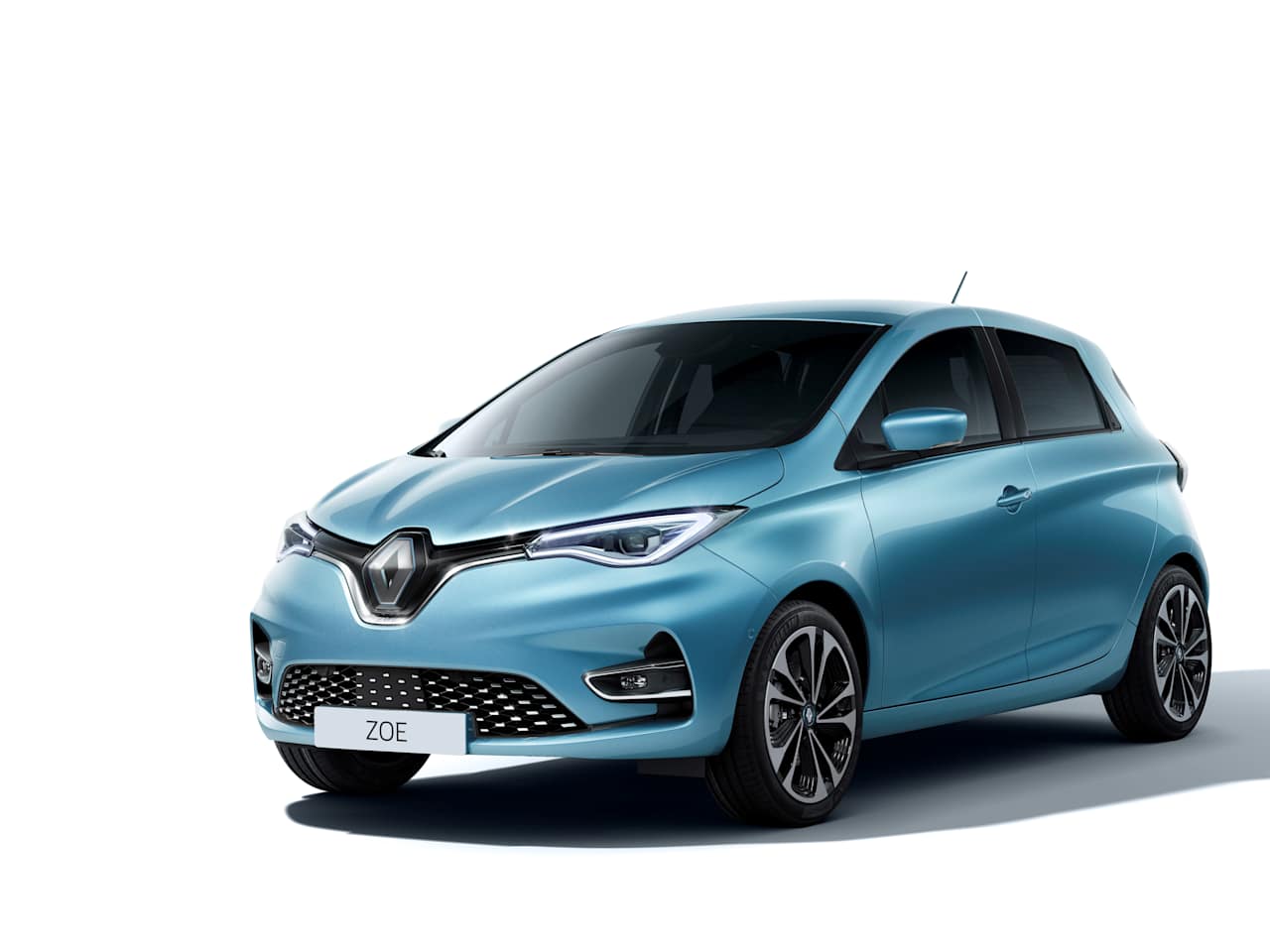 NEW ZOE: INCREASED RANGE, GREATER PERFORMANCE, ENHANCED TECH AND FRESH NEW LOOK FOR ALL-ELECTRIC HATCHBACK 