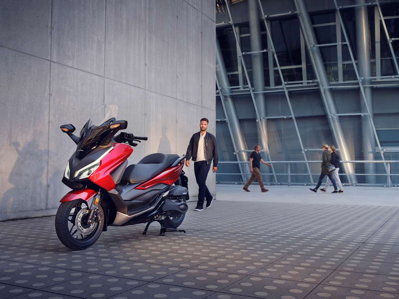 Honda Forza 350 (2025) : Nouveaux réglages moteur et écran TFT