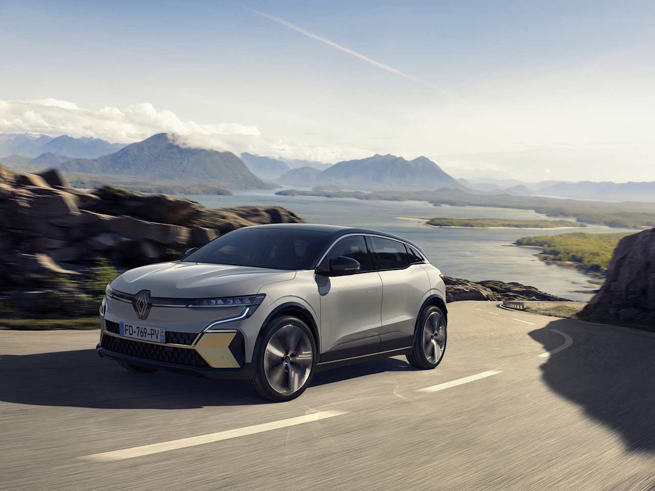 ALL-NEW RENAULT MÉGANE E-TECH ELECTRIC SCOOPS TOP GEAR'S FAMILY HATCH OF THE YEAR 