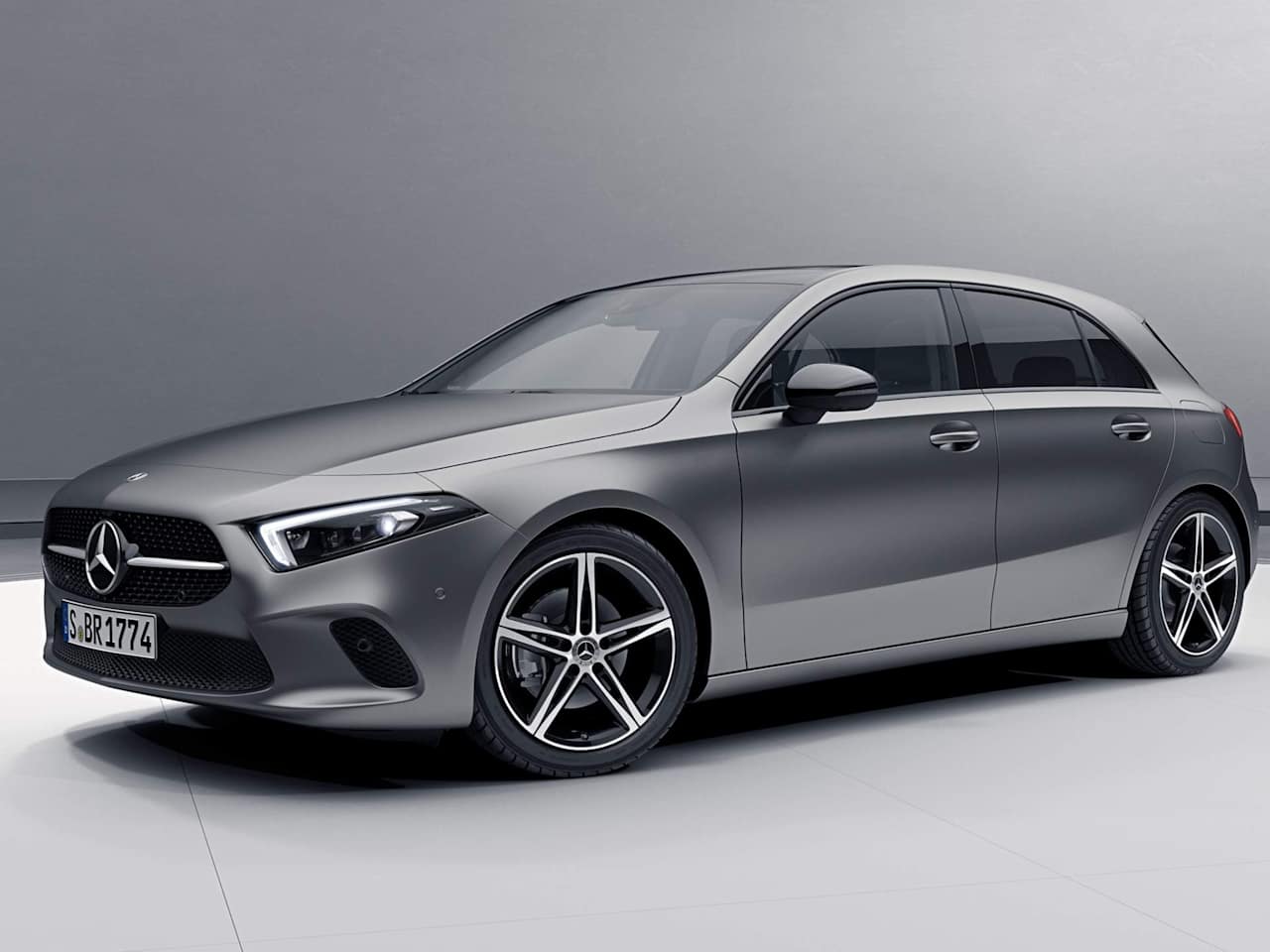Еталон якості та стилю від хетчбеків Mercedes 