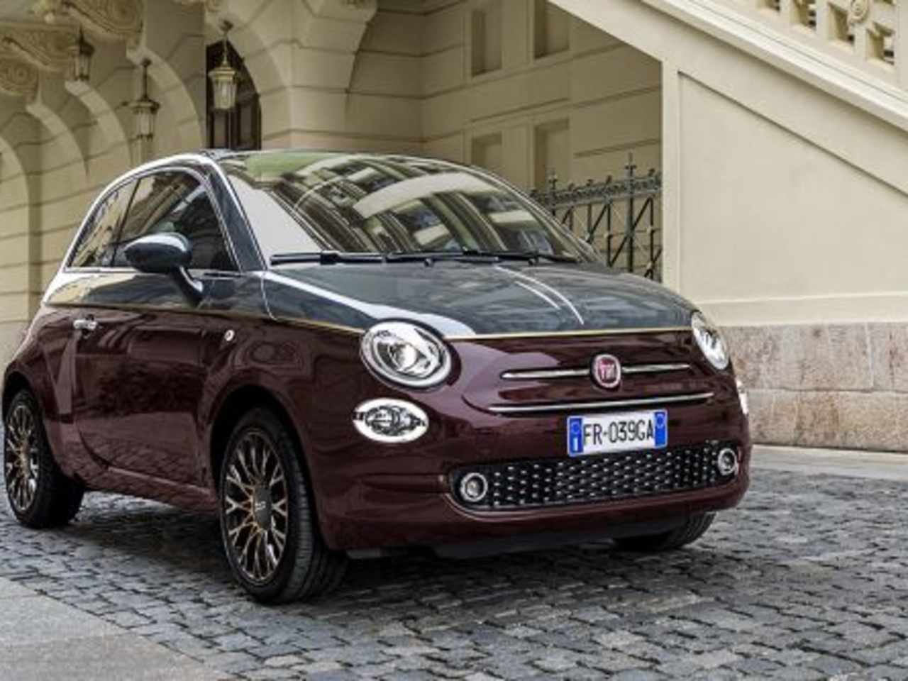 A Perfect Autumn Fit With The Fiat 500 Collezione