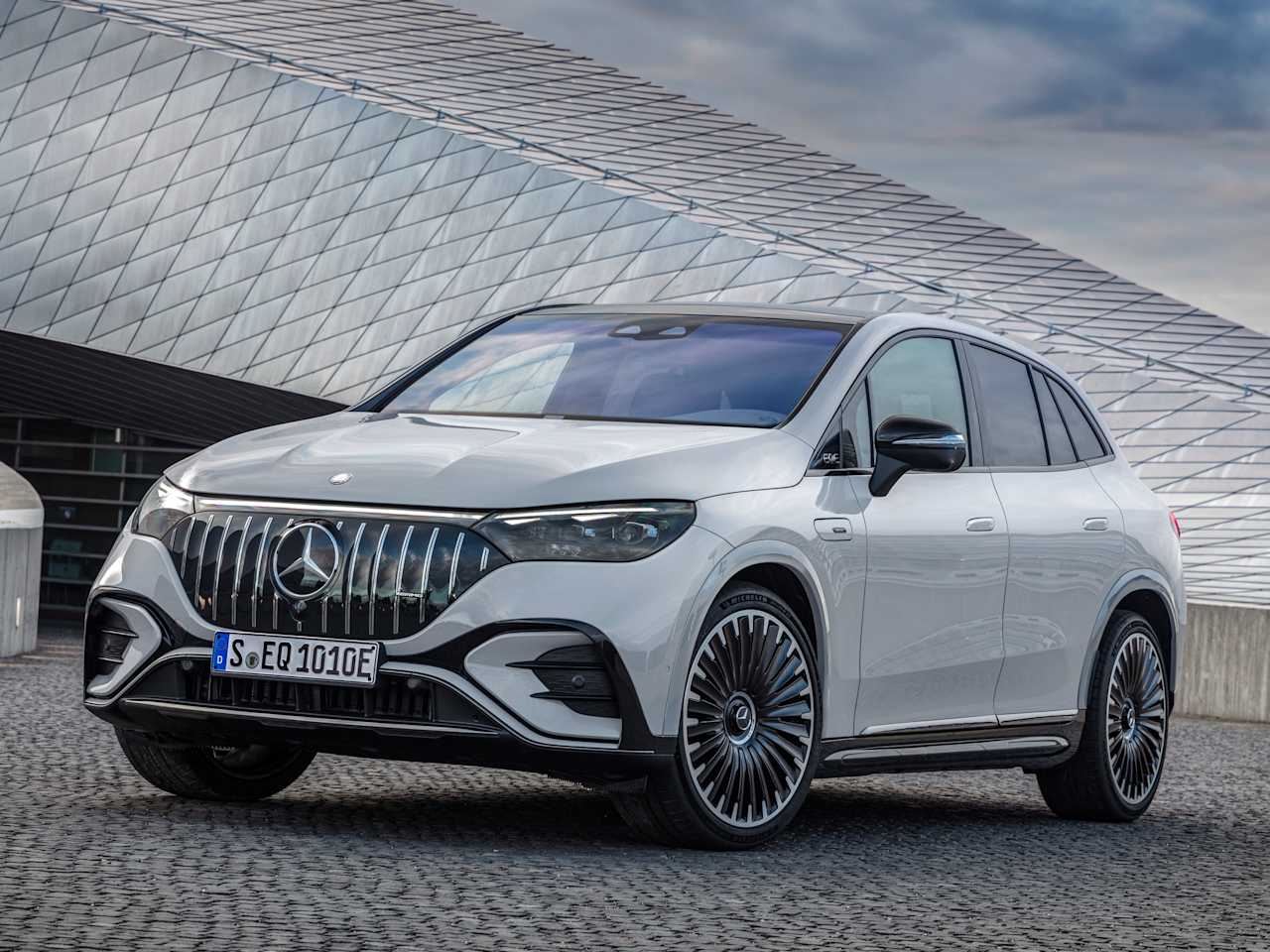 Mercedes EQE SUV