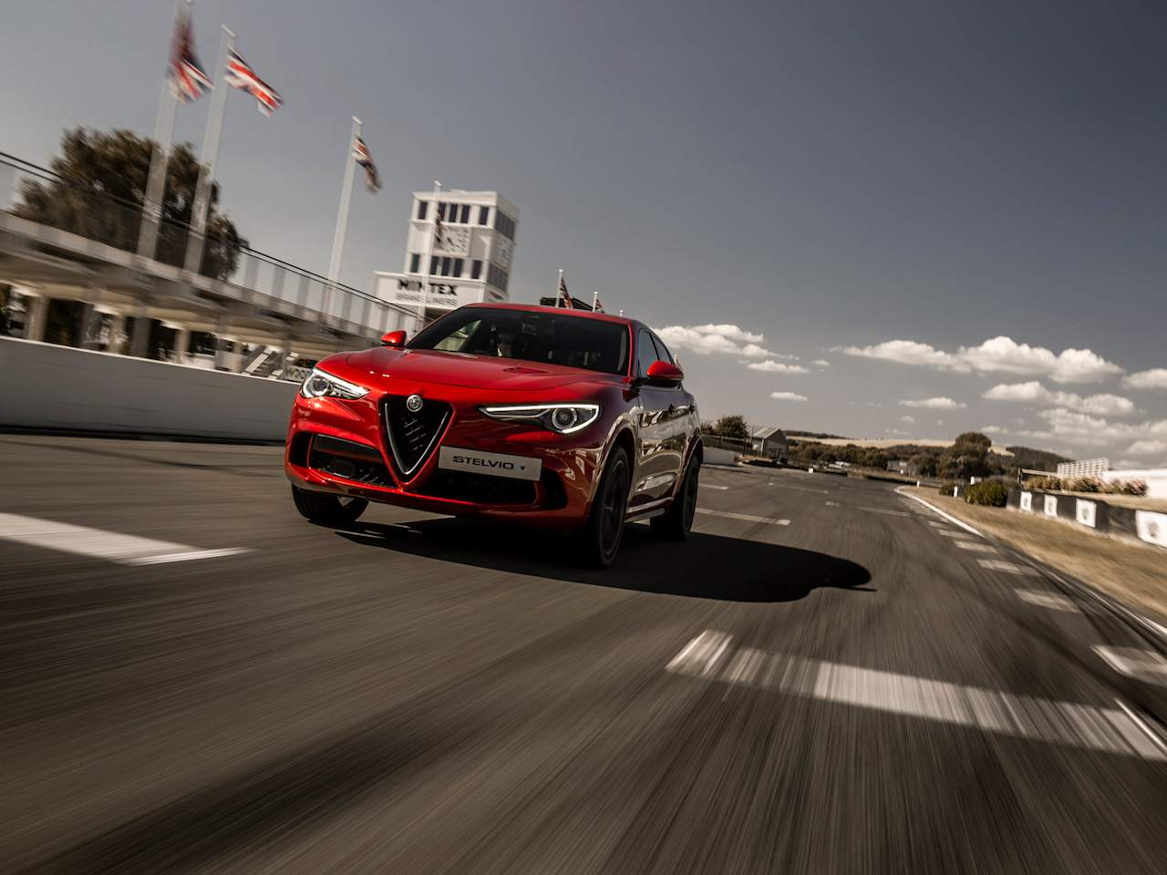 Alfa Romeo Stelvio Wins Drivers Award At carwow Awards 