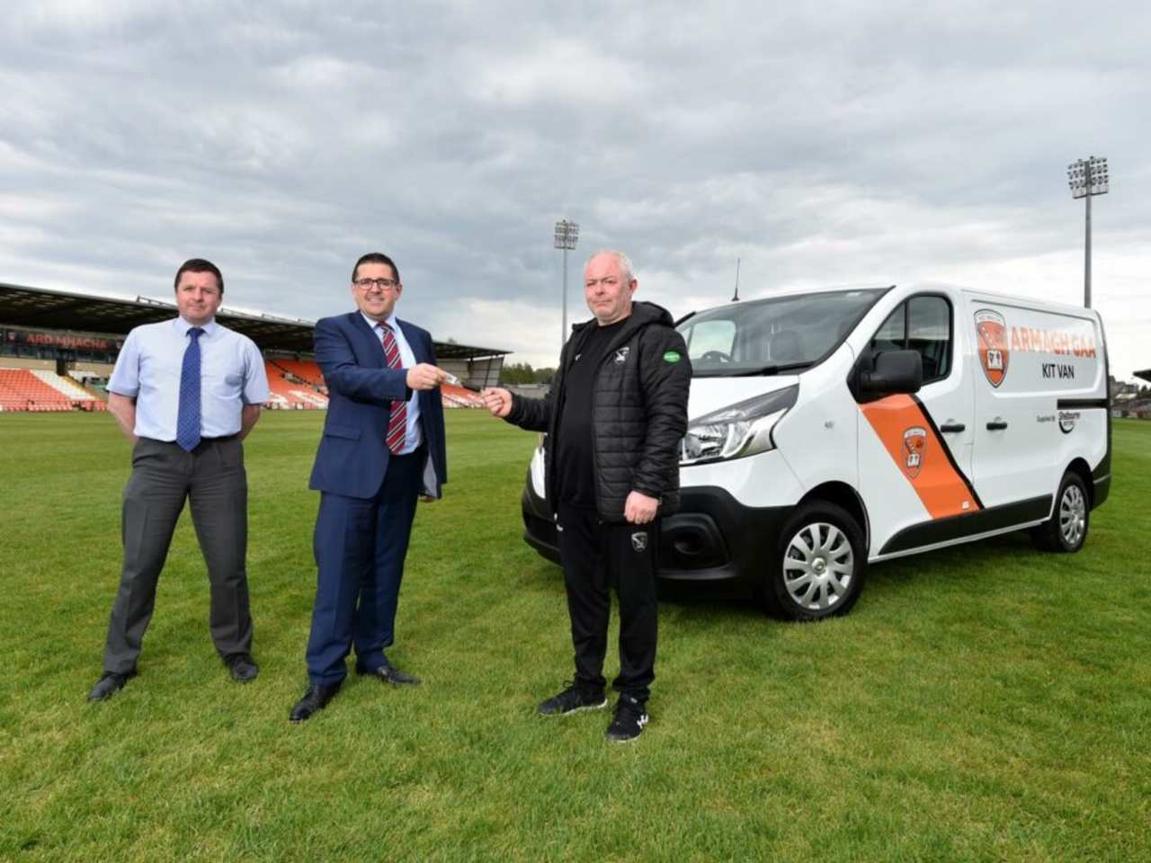 SHELBOURNE MOTORS SPONSORS NEW KIT VAN FOR ARMAGH GAA 