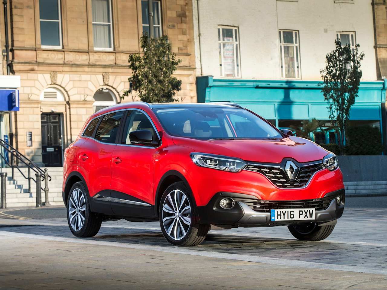 RENAULT KADJAR CROWNED USED CAR OF THE YEAR AND BEST USED MID-SIZE SUV BY AUTO EXPRESS
