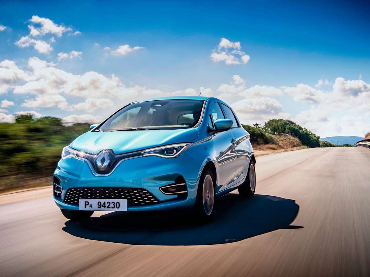 NEW RENAULT ZOE WINS 'BEST SMALL ELECTRIC CAR' AT 2020 WHAT CAR? AWARDS 