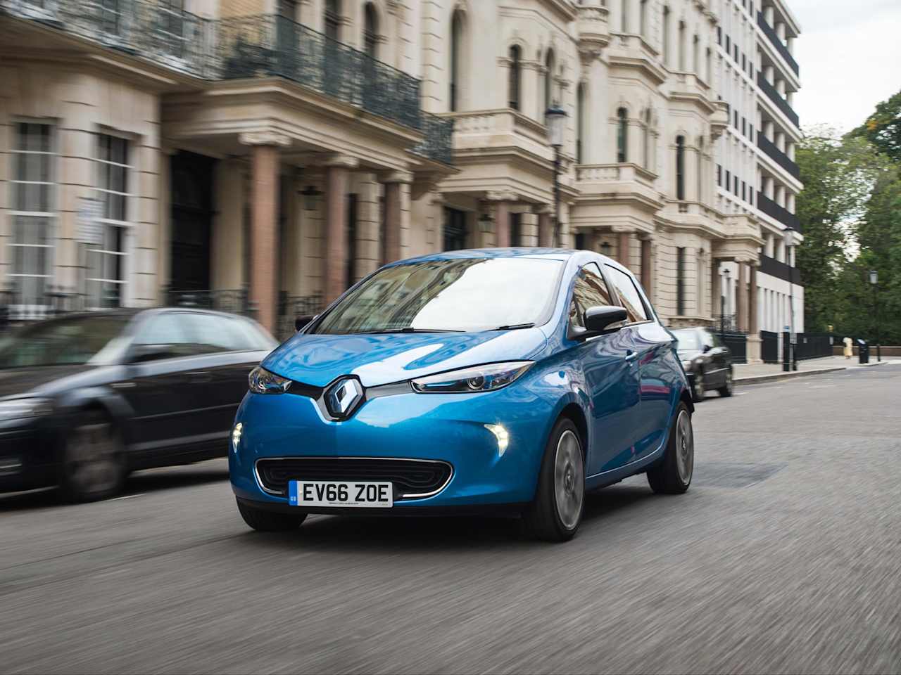 RENAULT ZOE NAMED BEST GREEN CAR AT FIRSTCAR AWARDS 2018