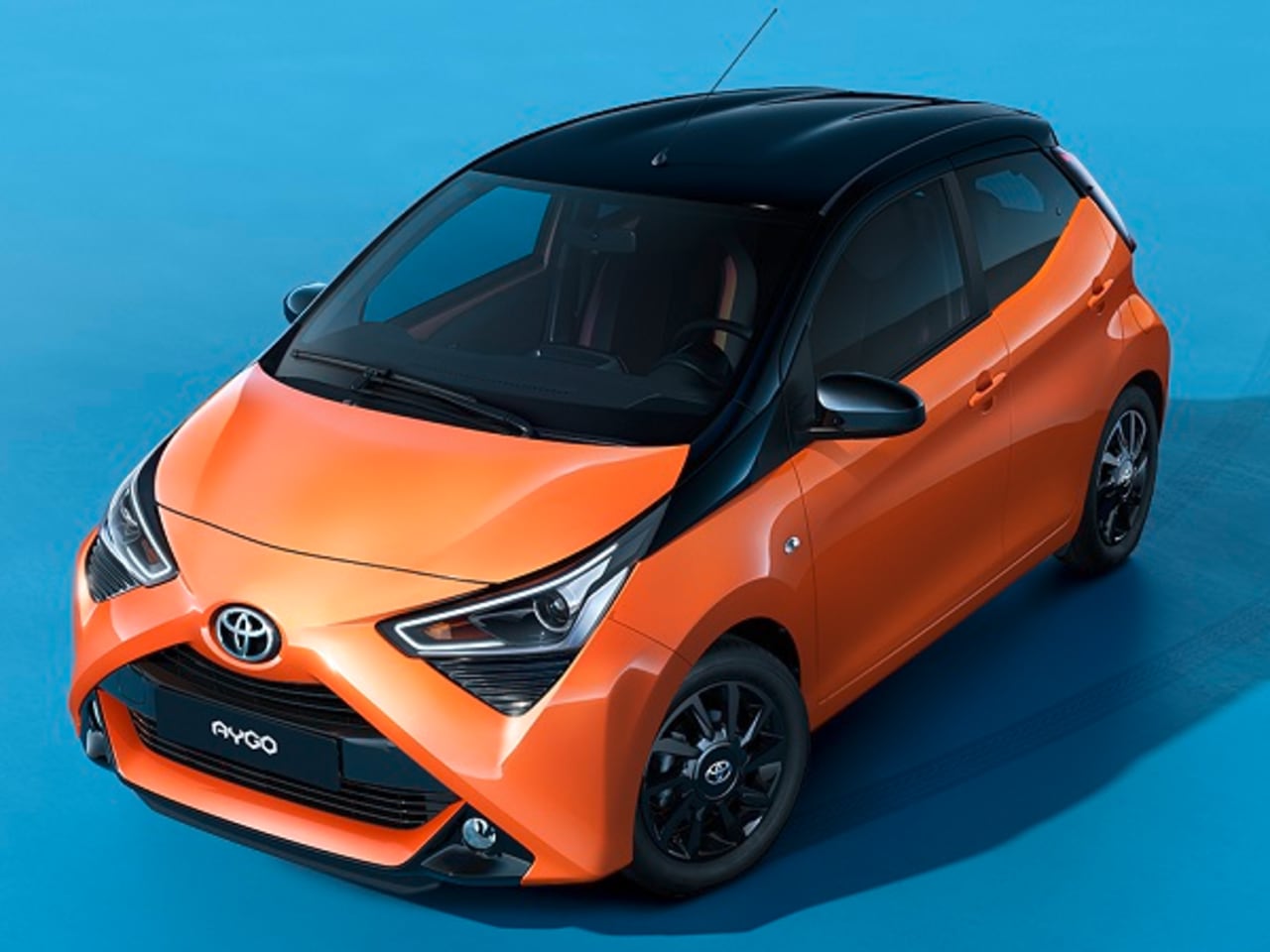 TOYOTA AYGO MANDARIN POP EDITION 