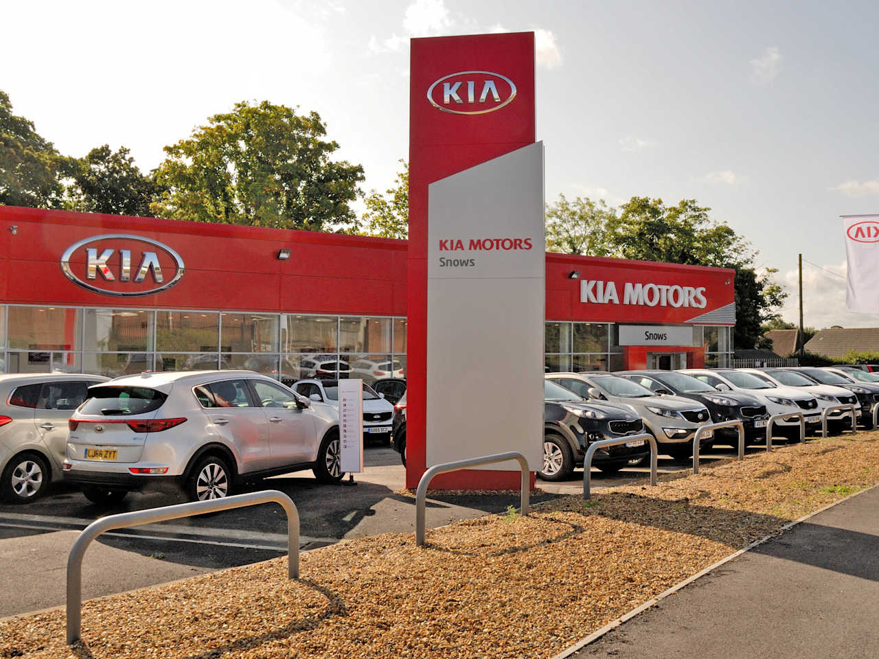 Snows are excited to announce the launch of our brand new Snows KIA dealership in Newbury!