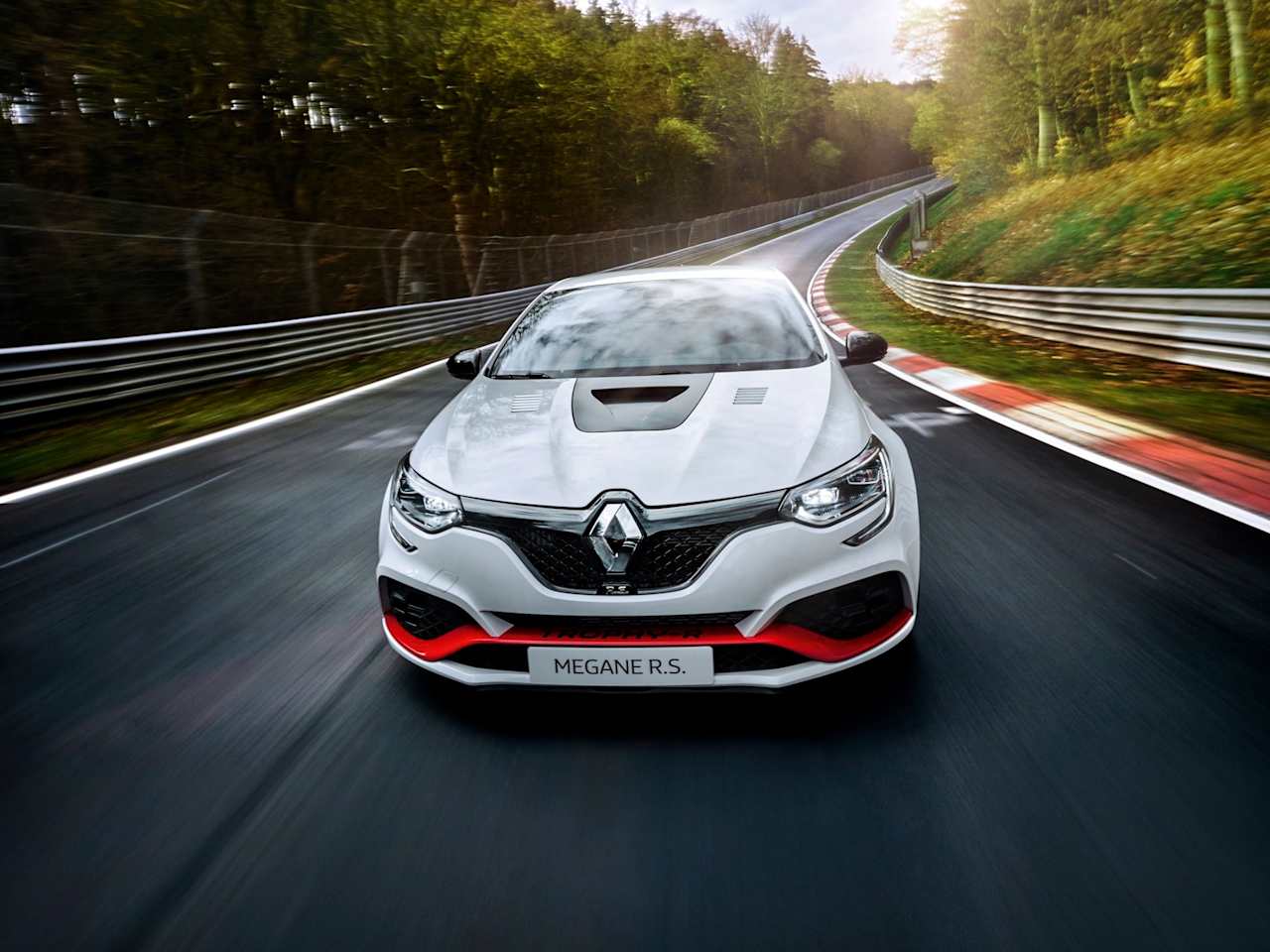 NEW MÉGANE R.S. TROPHY-R: FASTEST EVER FRONT-WHEEL-DRIVE PRODUCTION CAR AT THE NÜRBURGRING 