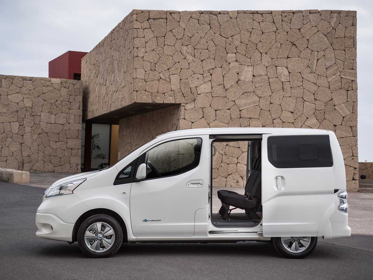  THE UPGRADED NISSAN E-NV200: ZERO EMISSIONS VAN, NOW GOES FURTHER ON A SINGLE CHARGE 