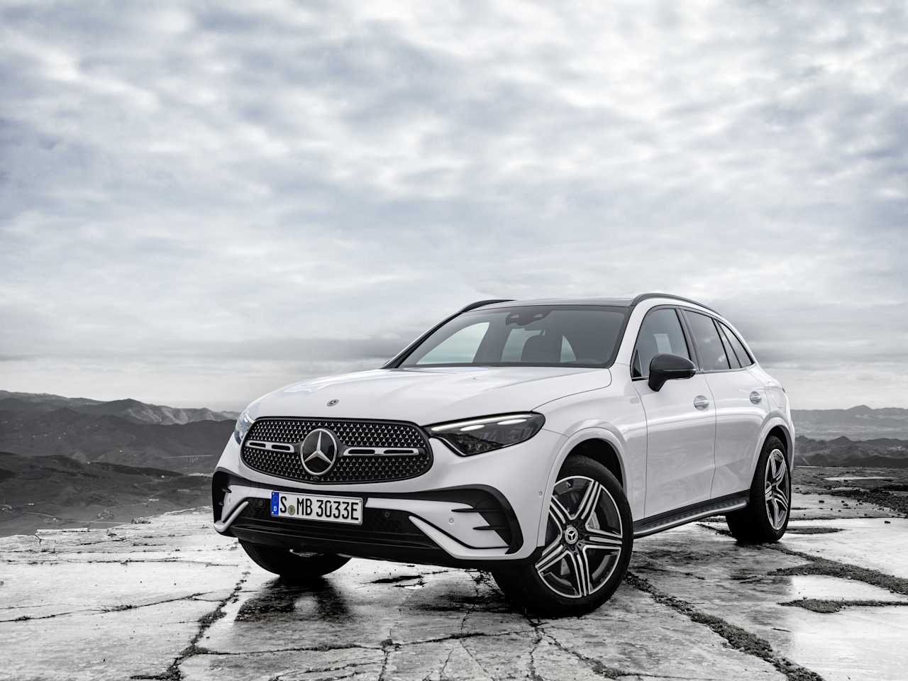 Mercedes-Benz GLC 300 e 4MATIC: сучасний гібрид з повним приводом