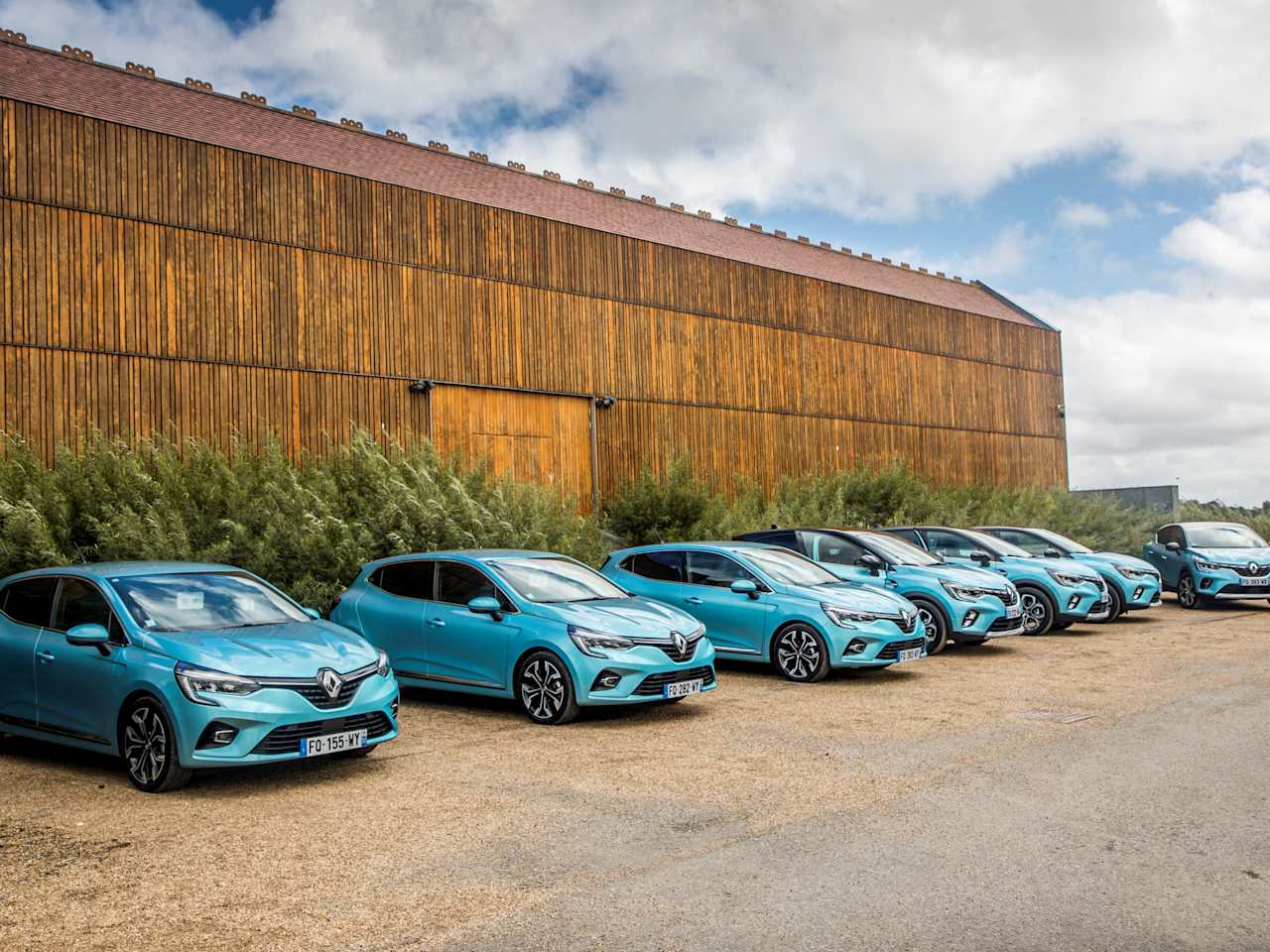 RENAULT E-TECH HYBRID AND PLUG-IN HYBRID RANGE
