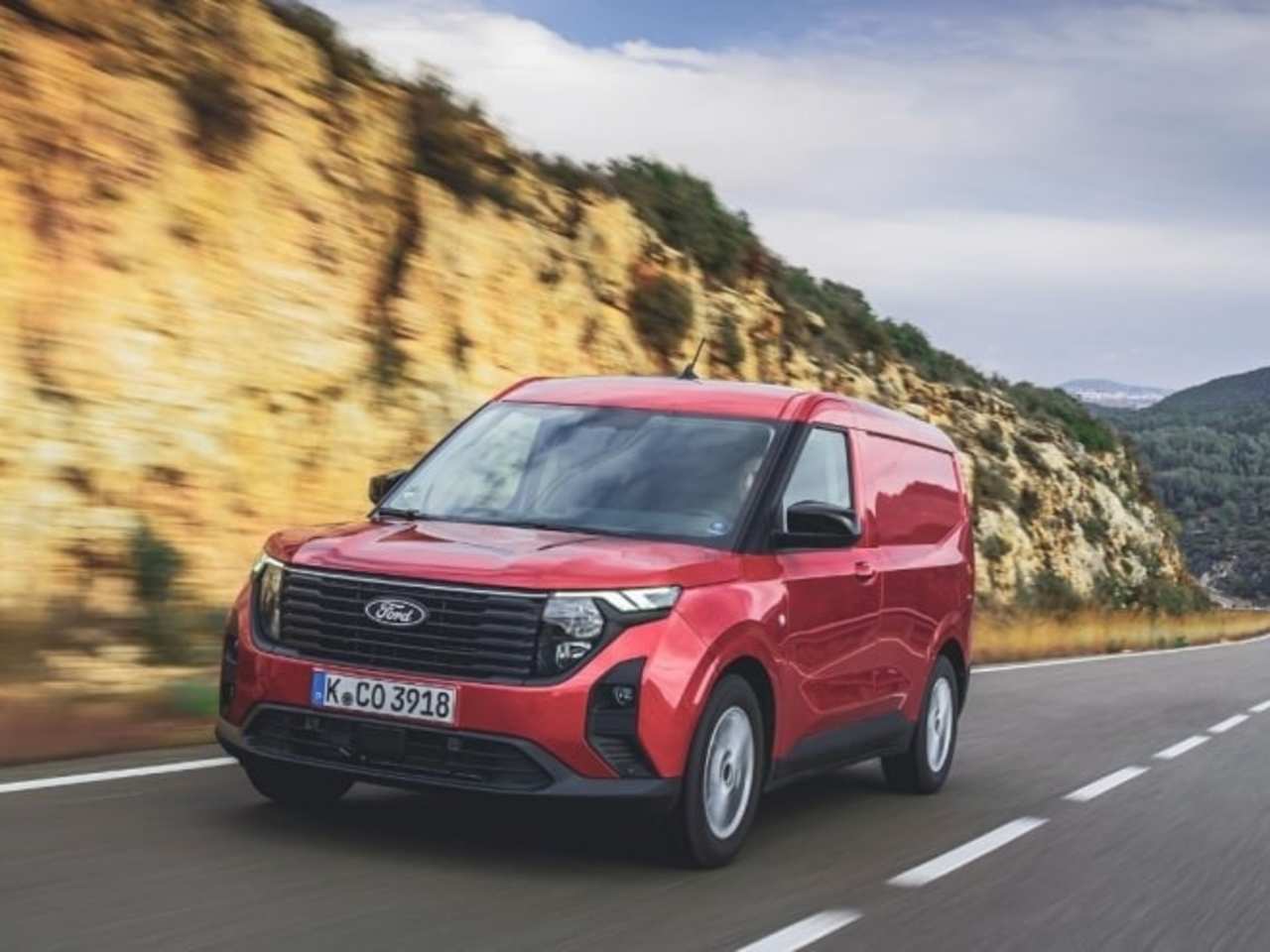 ALL-NEW FORD TRANSIT COURIER BOOSTS COMPACT VAN PRODUCTIVITY WITH MORE CAPABILITY AND CONNECTIVITY
