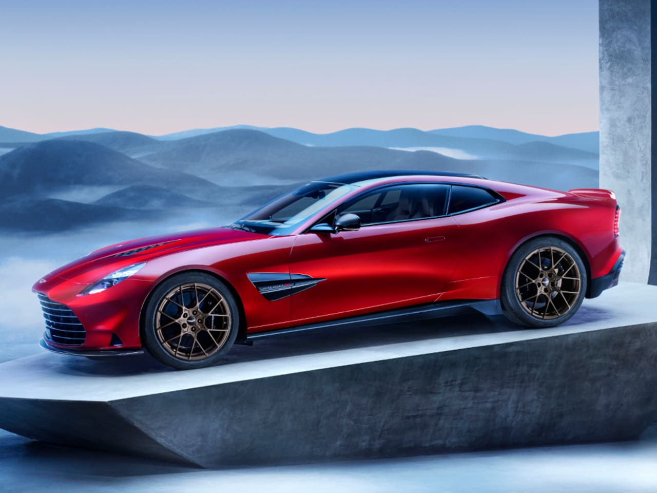 Nouvelle Aston Martin Vanquish V12 : 835 ch 100% mécaniques