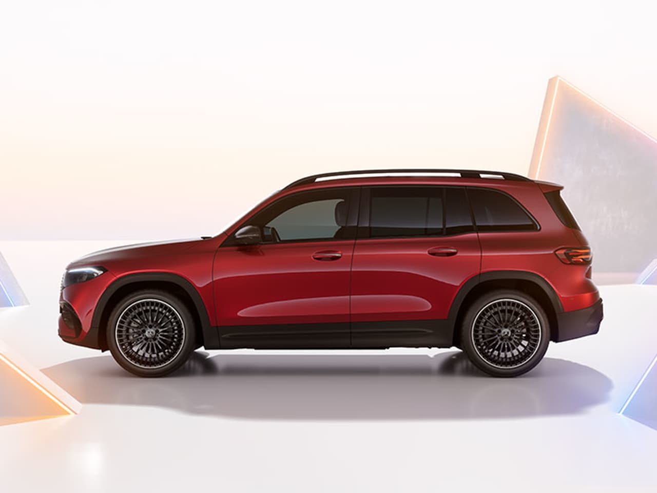 Mercedes-Benz EQB 300 4MATIC: новий рівень комфорту та безпеки