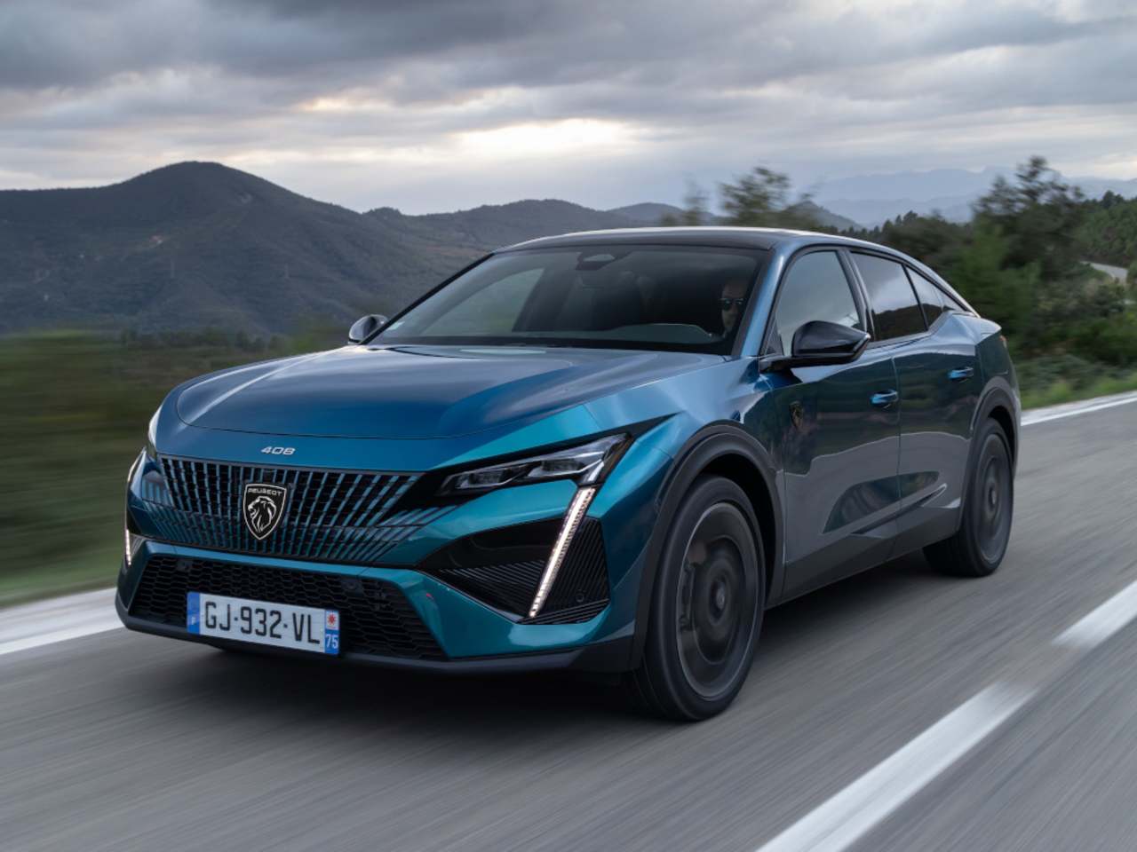 Peugeot 408 : toutes les versions et prix en 2025