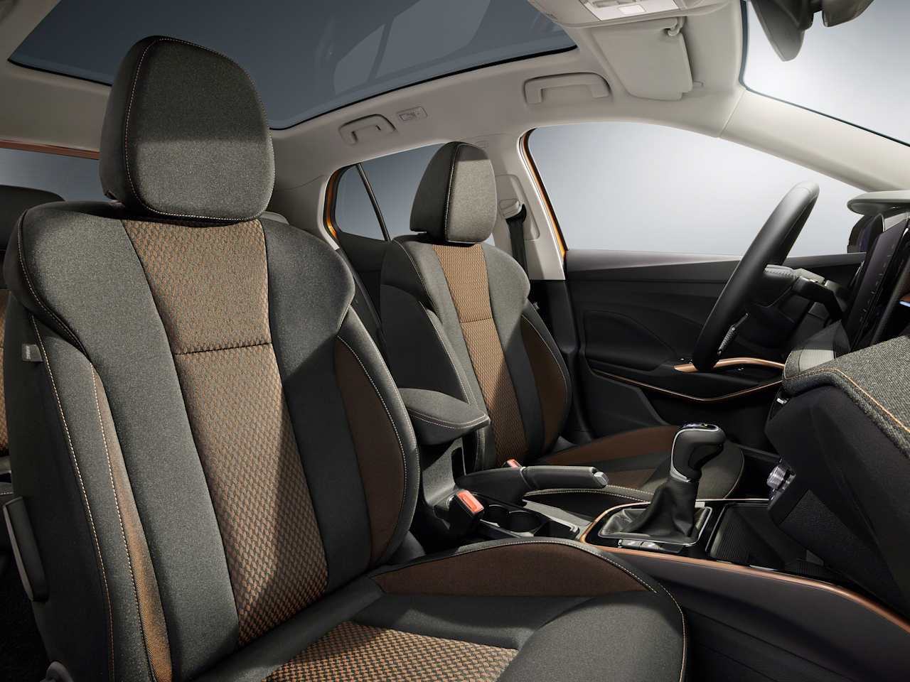 Interior: more space, more comfort features and large displays