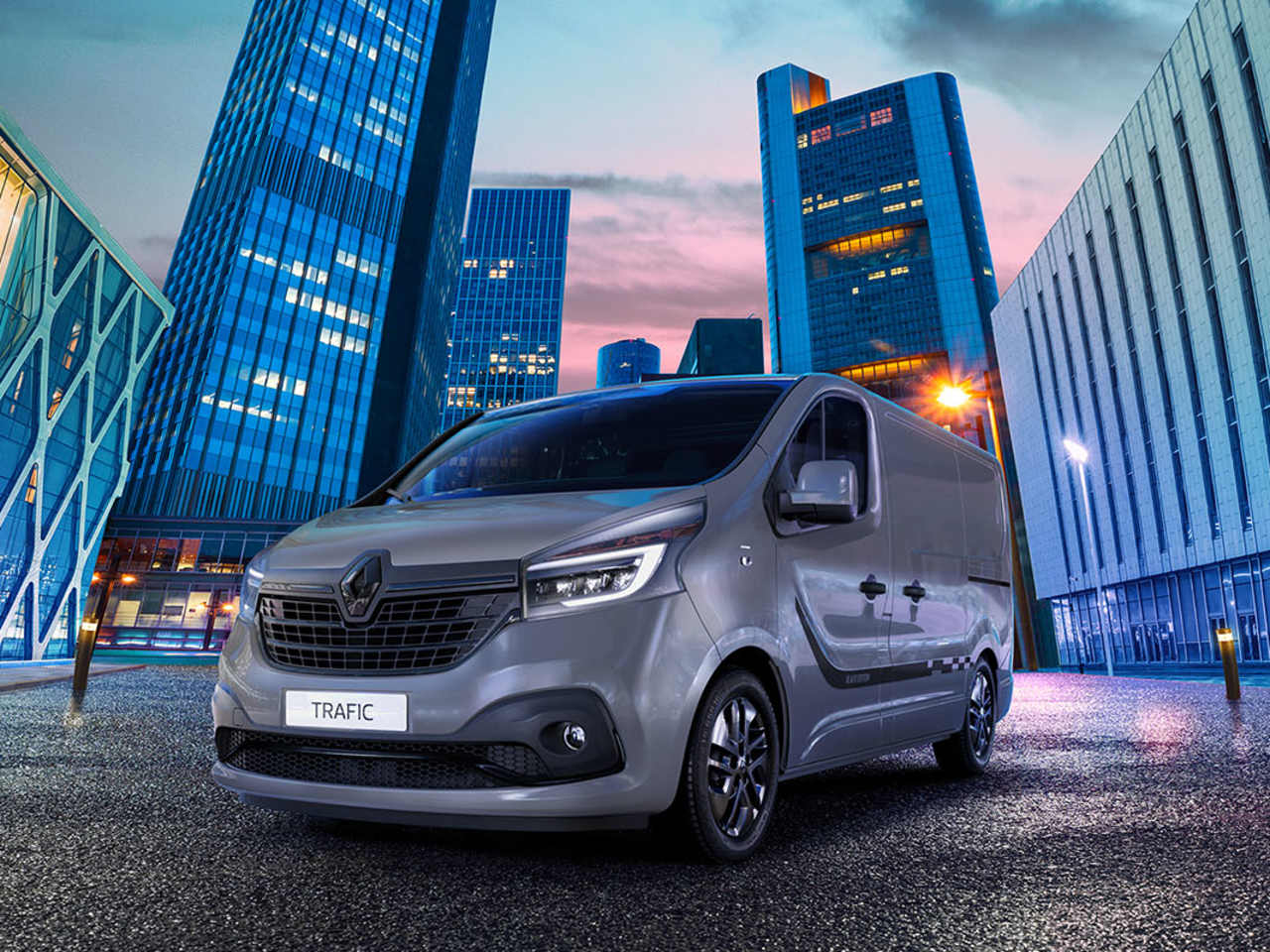 RENAULT TRAFIC BLACK EDITION: ADDED STYLE AND TECH FOR NEW MODEL