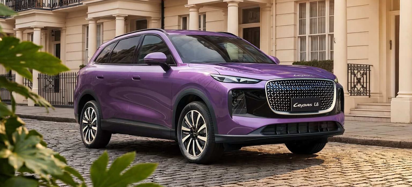 The new LEPAS L8 plug-in hybrid SUV