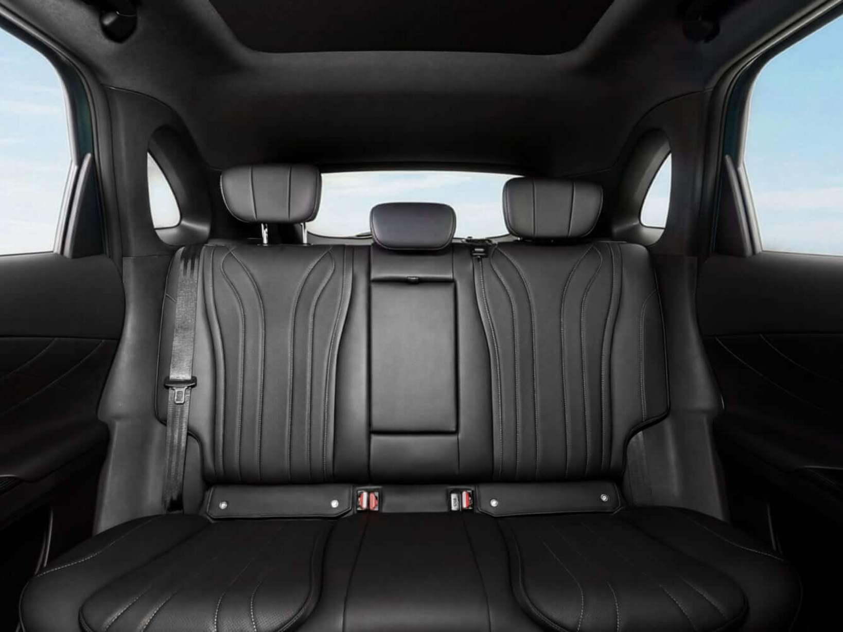 LEPAS L8 rear seat space and interior comfort
