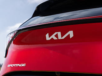 KIA EV9 AND SPORTAGE WIN AT AM AWARDS