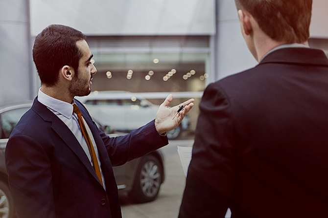 وكيل سيارات الإمارات الطاير