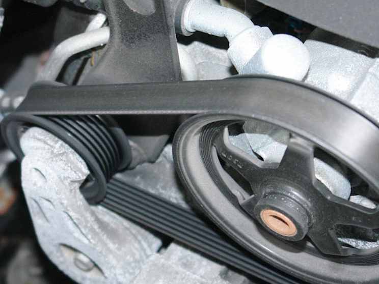 what is a serpentine belt for a car