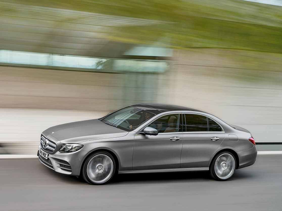 Mercedes-Benz E-Class: Accepting a call Mercedes-Benz E-Class: Accepting a call
