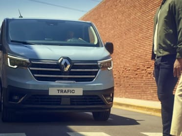New Trafic Passenger - The car for all your journeys - Renault UK