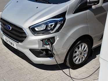 Ford tourneo custom best sale electric