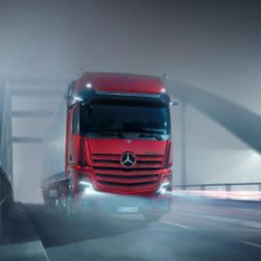 Mercedes-Benz Actros Driving Experience 2018 - Design - video Dailymotion