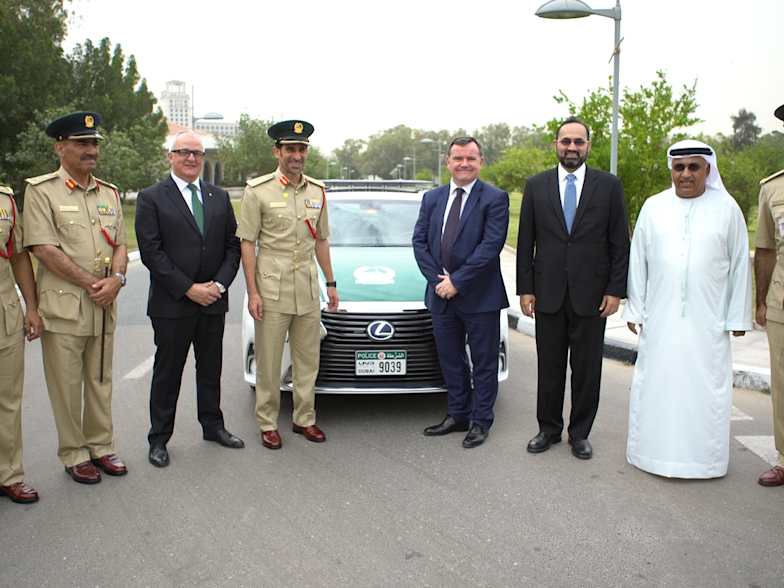 Dubai Police Welcomes Lexus Es Hybrid To The Fleet Lexus