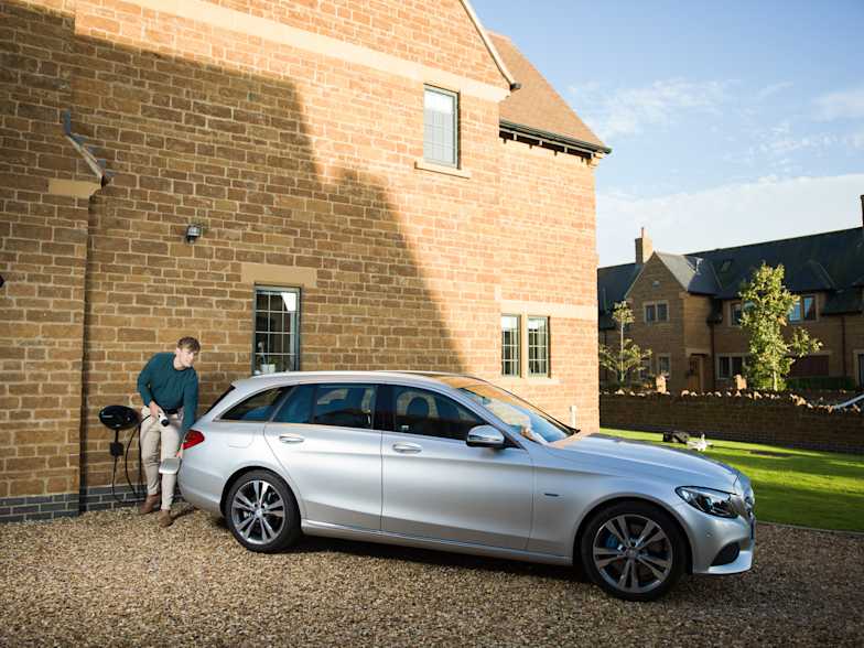 Get Wallpaper Mercedes Benz Uk Have Teamed Up With Chargemaster To Bring Home For iPhone Free