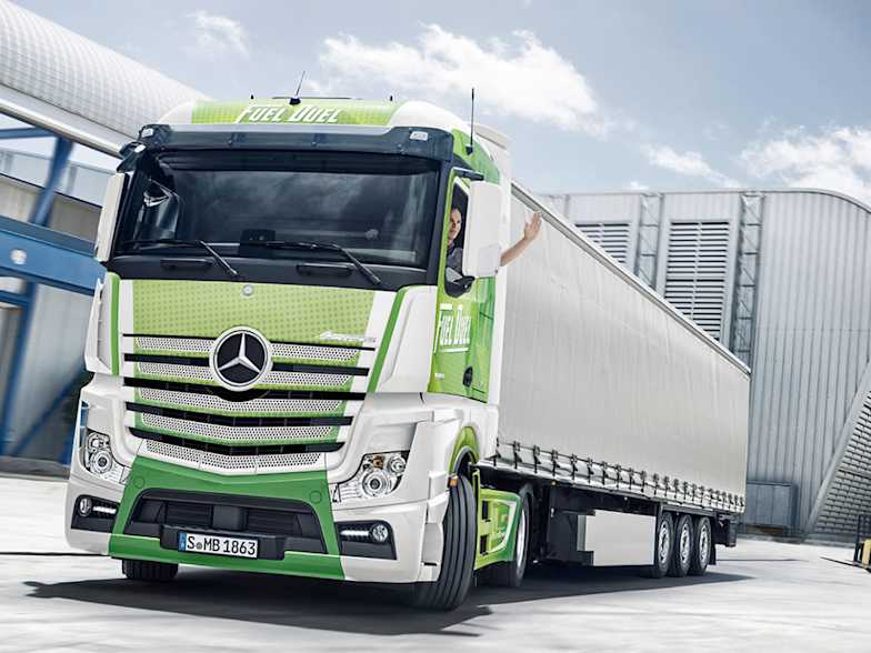 Get Wallpaper Mercedes Benz Road Efficiency Marshall Mercedes Benz Commercials Desktop Wallpaper