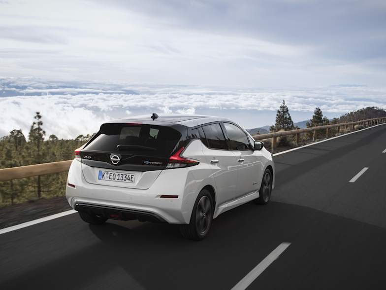 Nissan leaf hotsell ze1 range