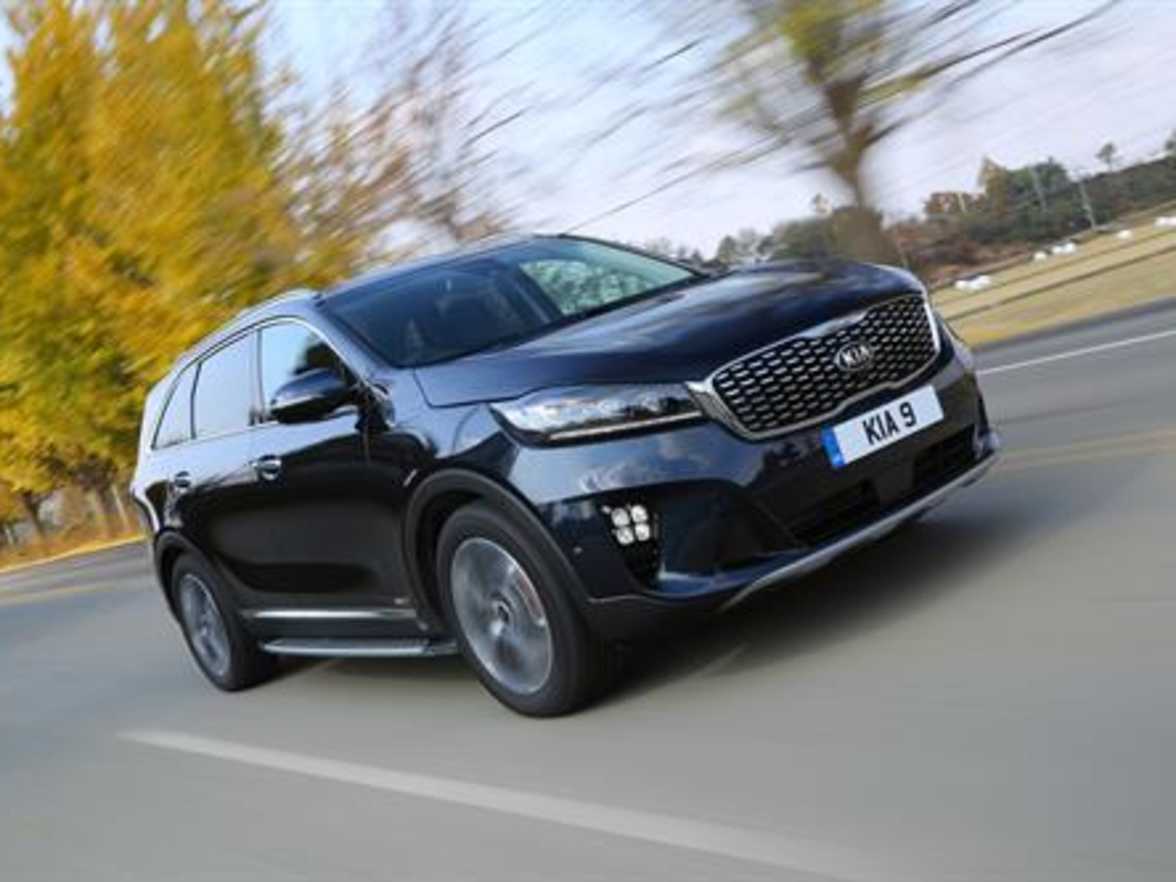 Kia Sorento: Operation of the rear parking assist system Kia Sorento: Operation of the rear parking assist system