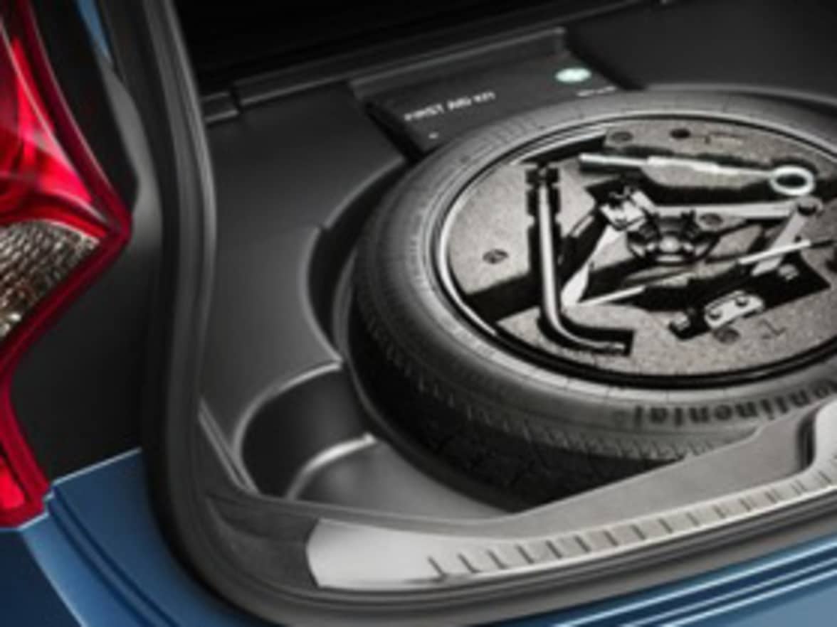 Volvo S60: Taking out the spare wheel Volvo S60: Taking out the spare wheel