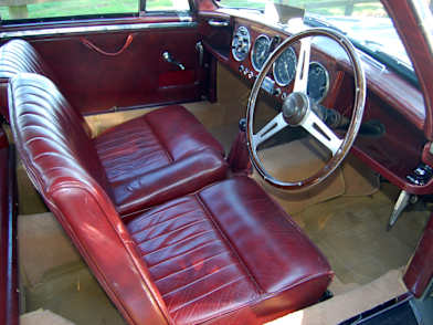 Miniature Matrix 1/43 Aston Martin DB2-4 FHC Notchback 1955 Rouge/crème - Prévente
