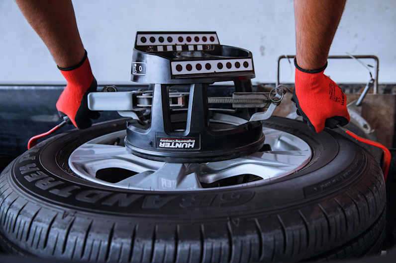 Quick Car Service Battery Tyres Replacement In Uae Fastfit