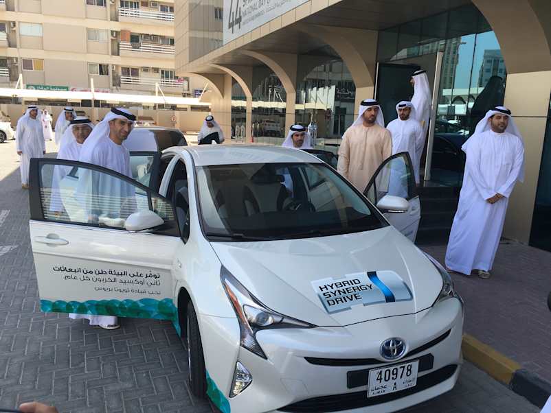 تمهيد الطريق لوسائل النقل الهجينة في الإمارات تويوتا
